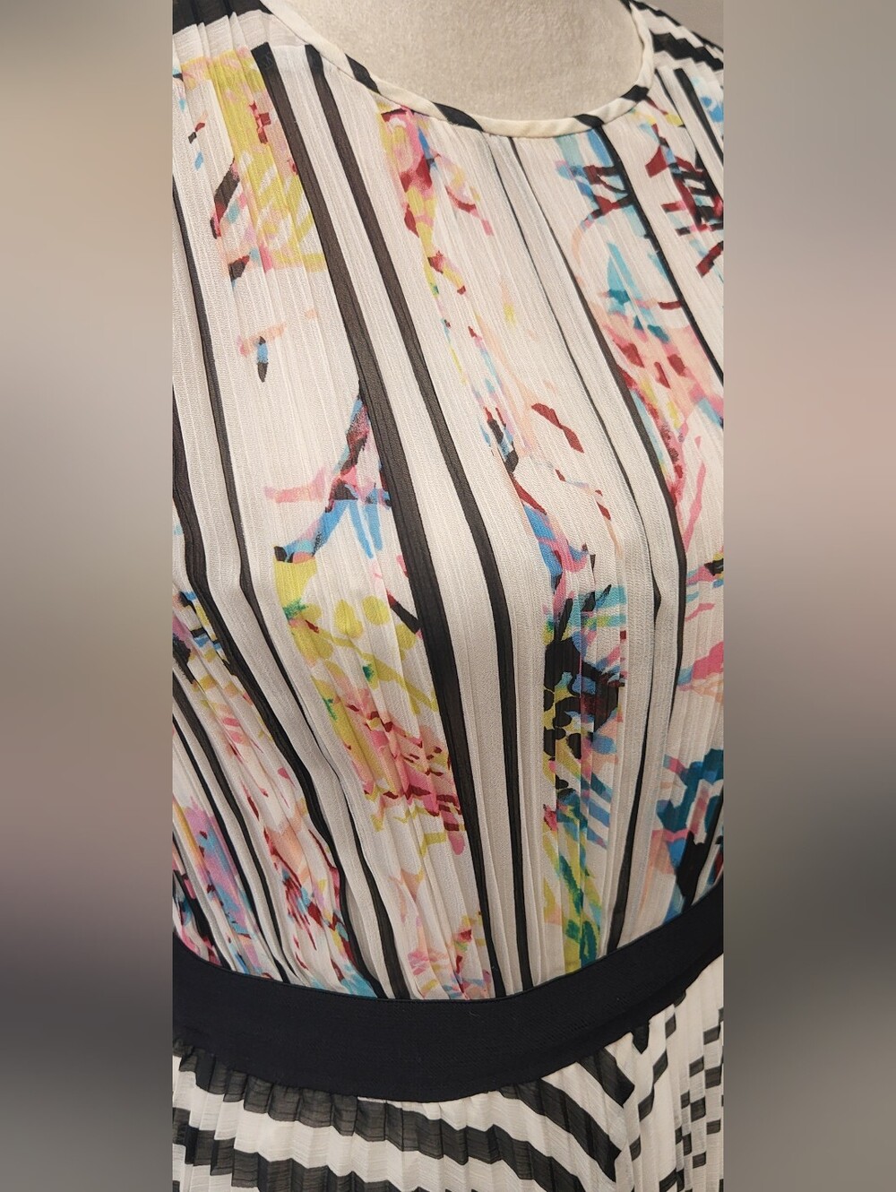 BCBGMAXAZRIA Colorblock Pleated Midi Kaitlynn Dress Multicolor Abstract Stripe - Picture 5 of 11